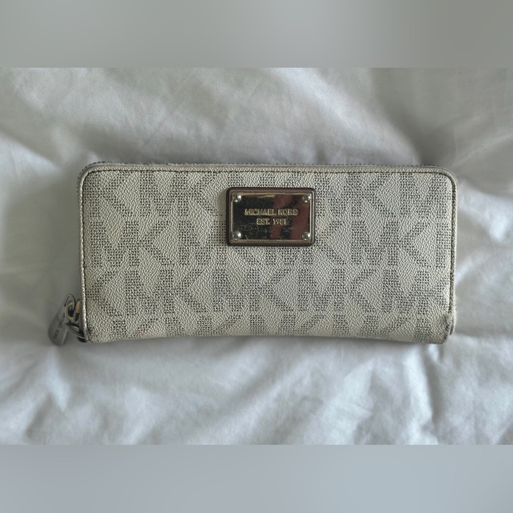 MICHAEL KORS MONOGRAM ZIPPY PHONE WALLET